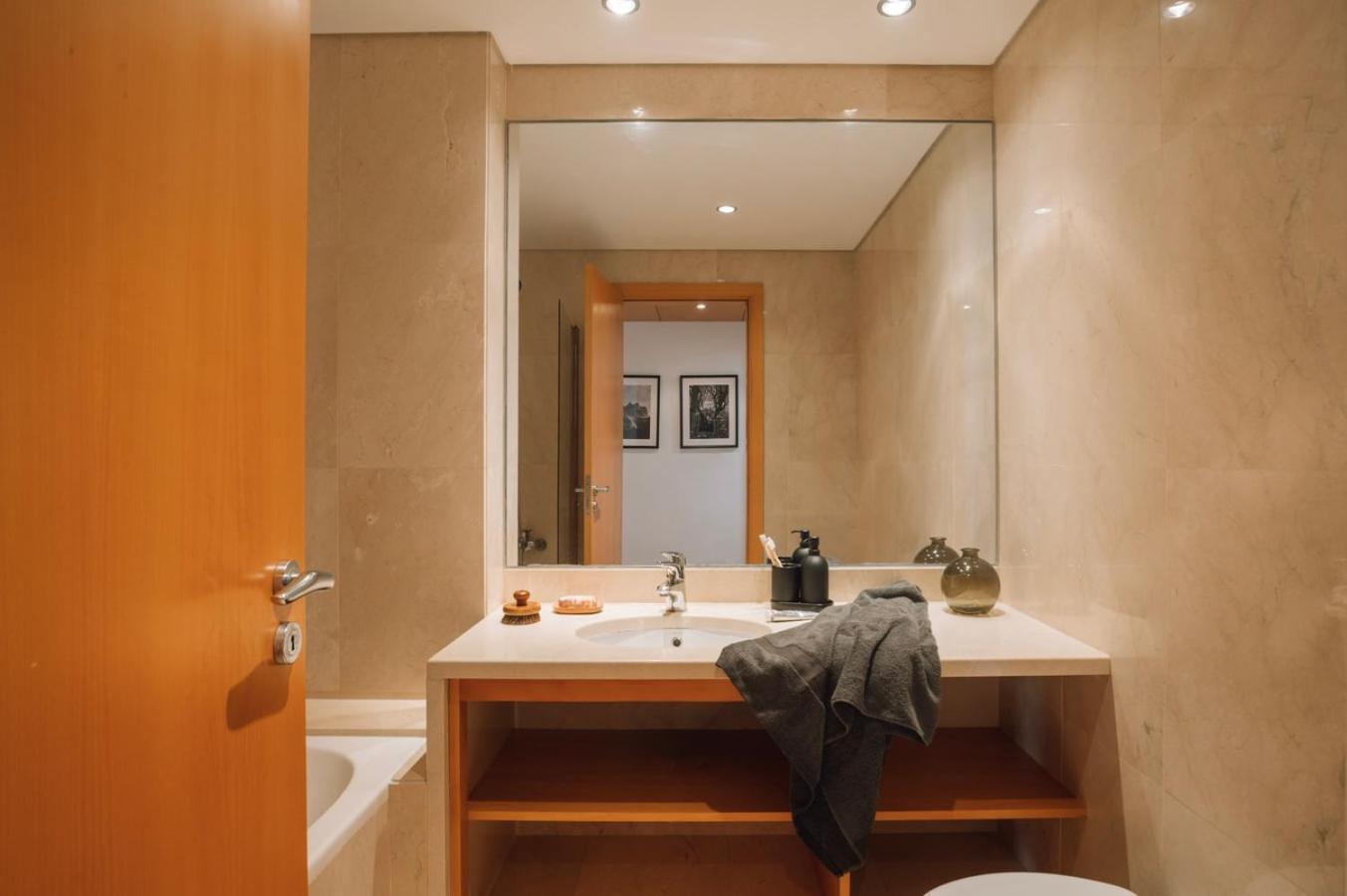 Ascou - 3 Bedrooms In Parque Nacoes Apartment