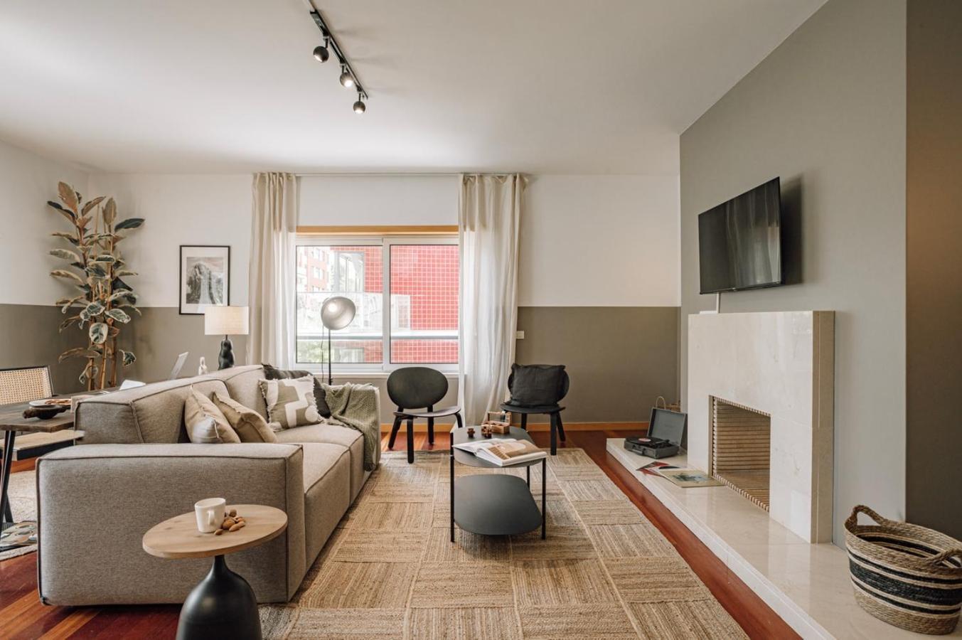 Ascou - 3 Bedrooms In Parque Nacoes Apartment Lissabon